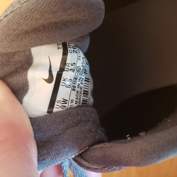 Nike Running Shoes - Picture 6 of 11